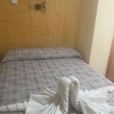 La Posa Hostel Villar del Arzobispo Екстериор снимка