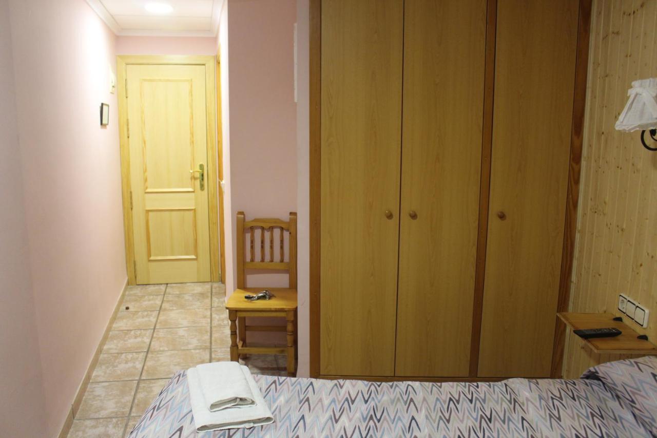 La Posa Hostel Villar del Arzobispo Екстериор снимка