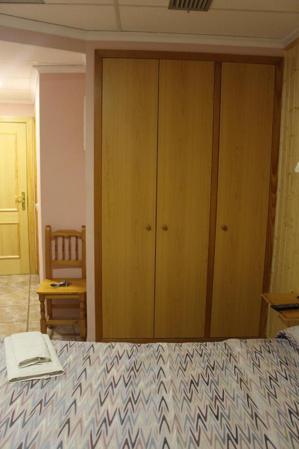 La Posa Hostel Villar del Arzobispo Екстериор снимка