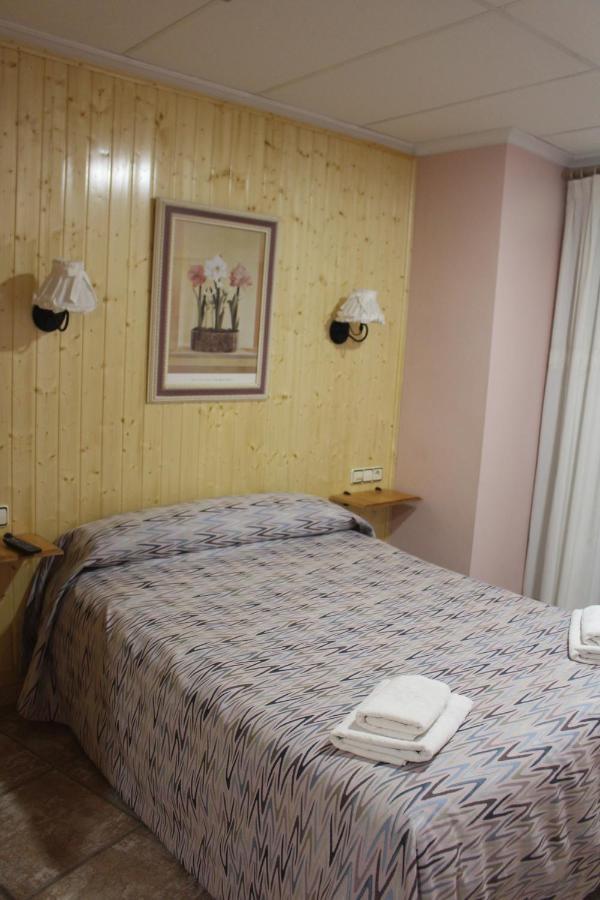 La Posa Hostel Villar del Arzobispo Екстериор снимка