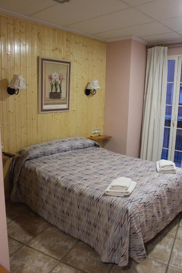 La Posa Hostel Villar del Arzobispo Екстериор снимка
