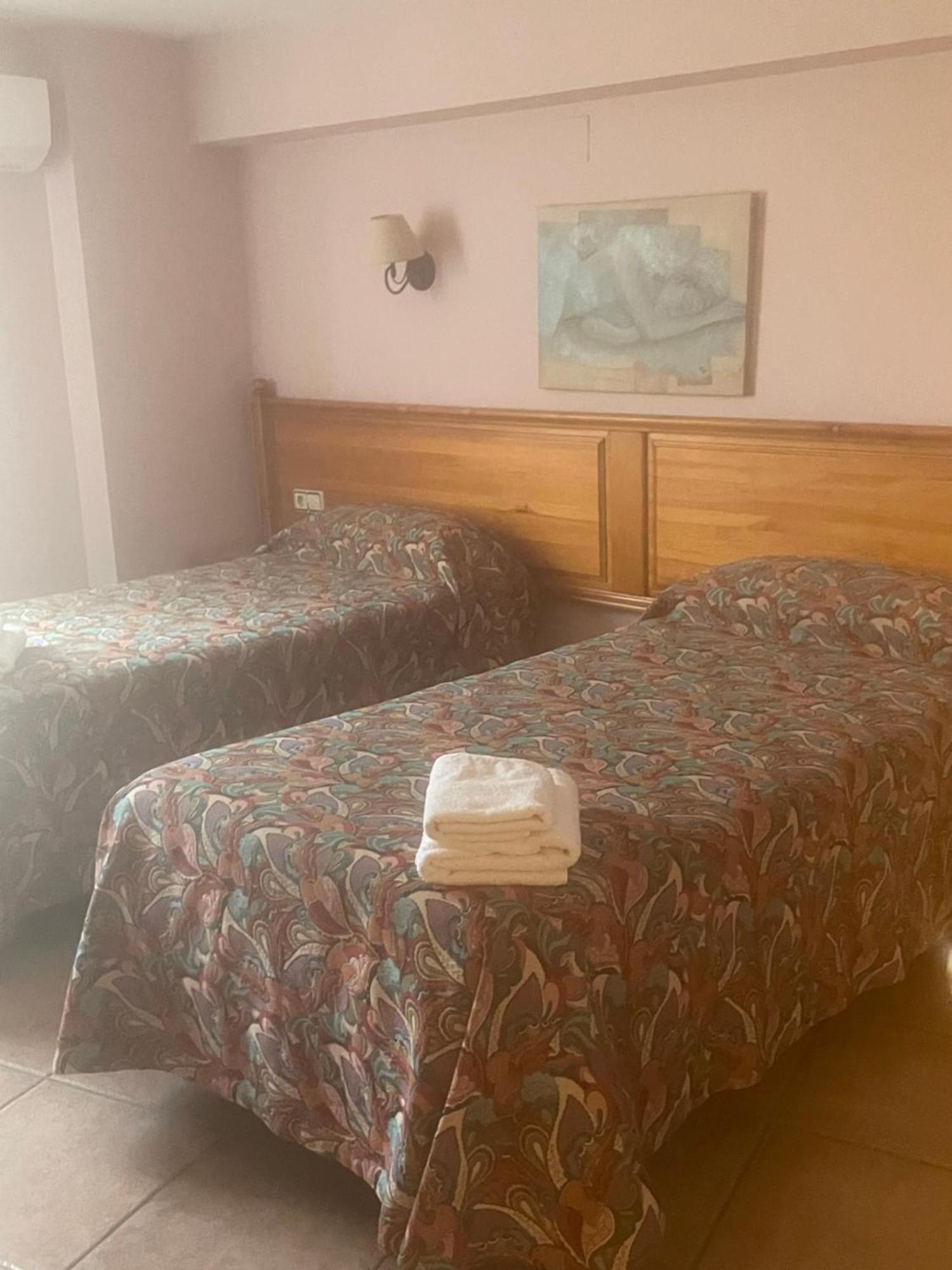 La Posa Hostel Villar del Arzobispo Екстериор снимка