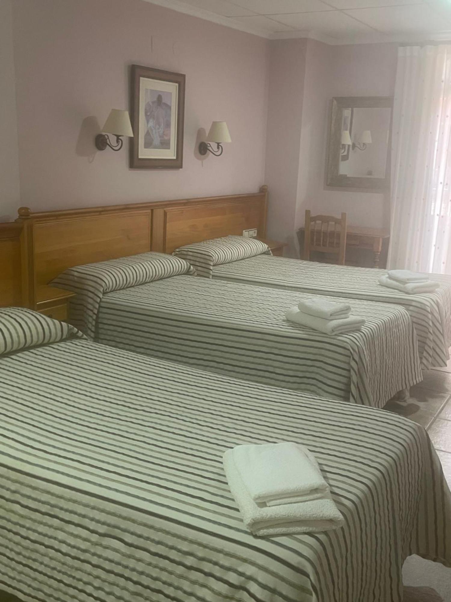 La Posa Hostel Villar del Arzobispo Екстериор снимка