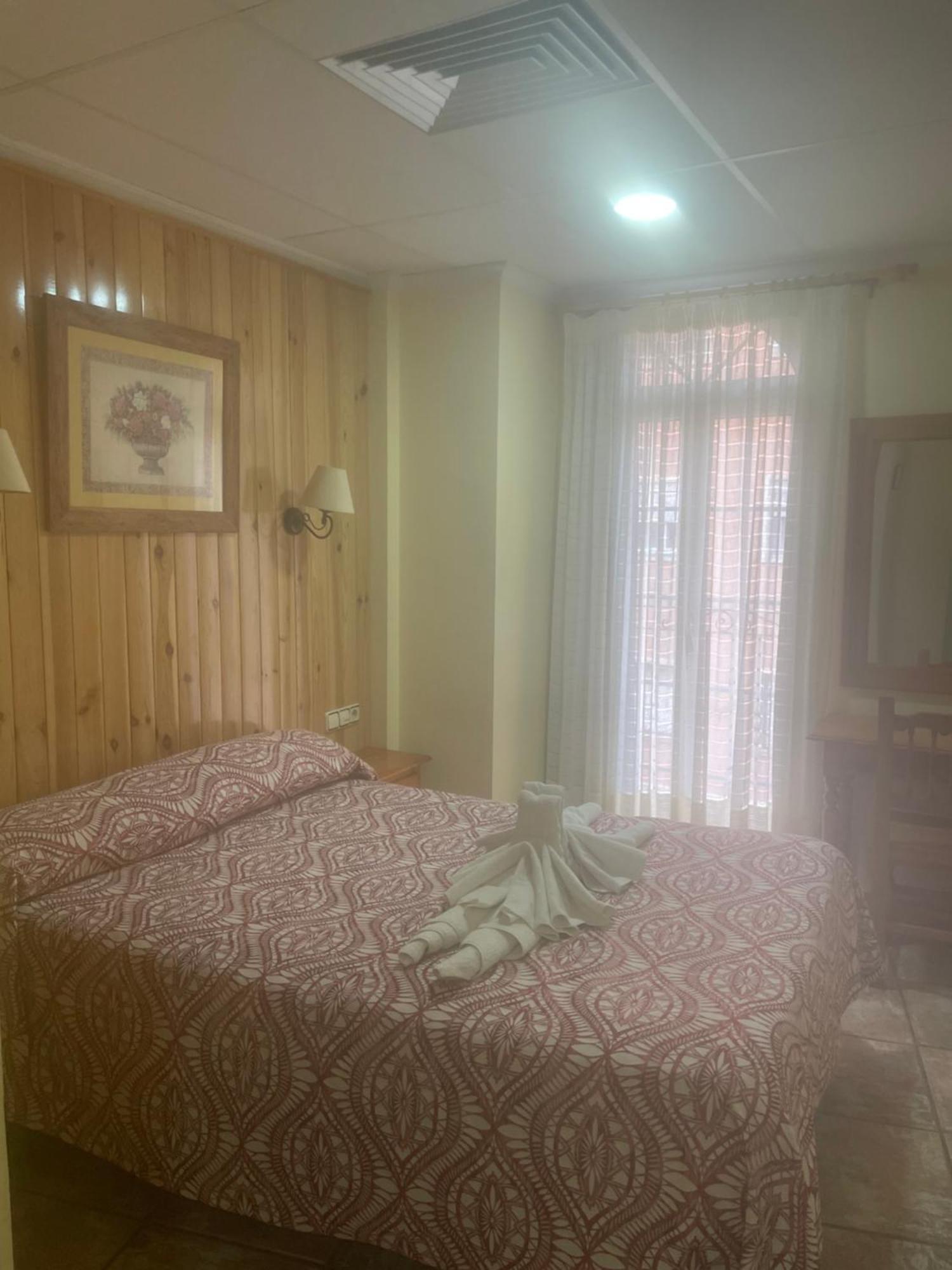 La Posa Hostel Villar del Arzobispo Екстериор снимка