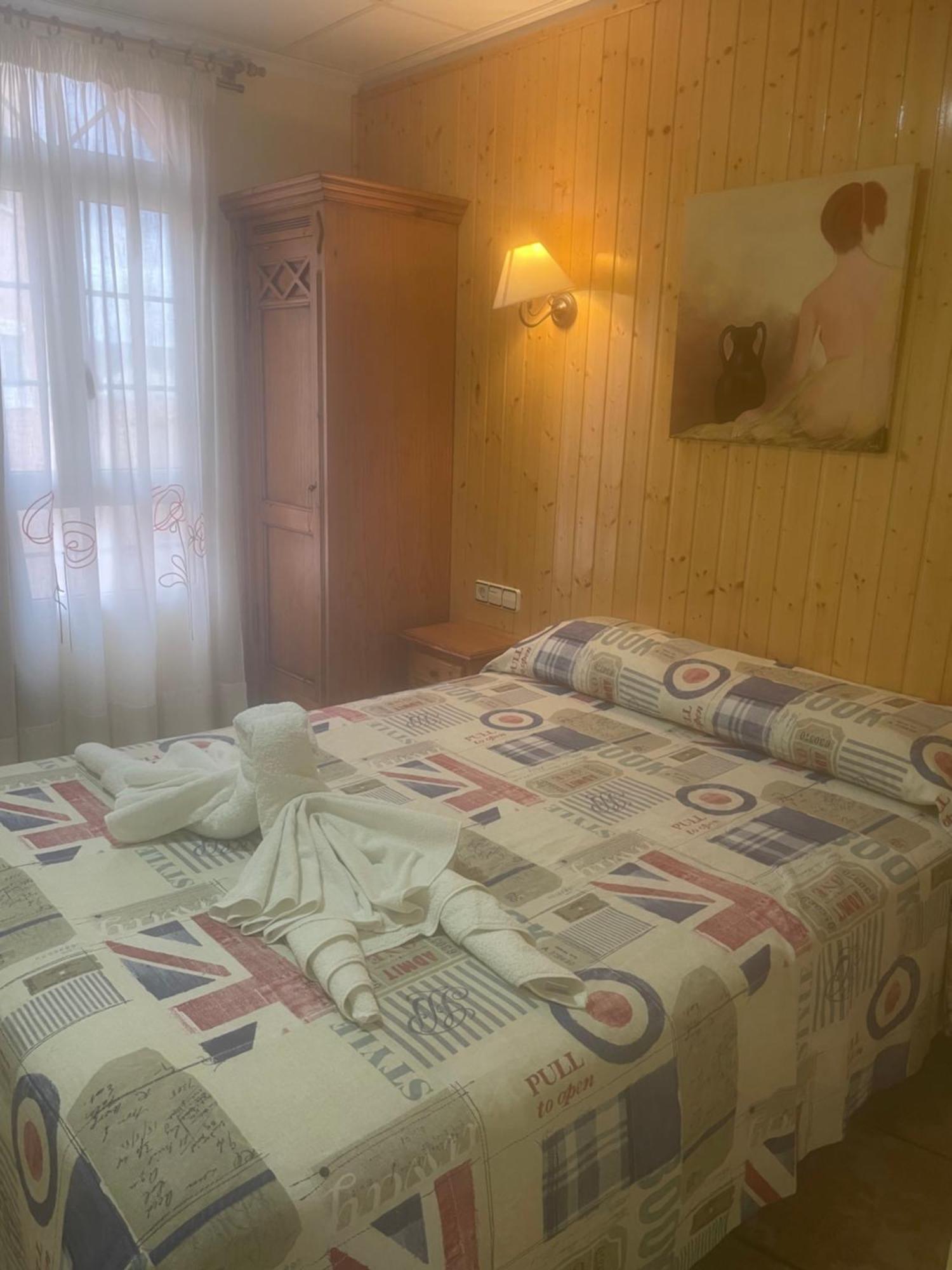 La Posa Hostel Villar del Arzobispo Екстериор снимка