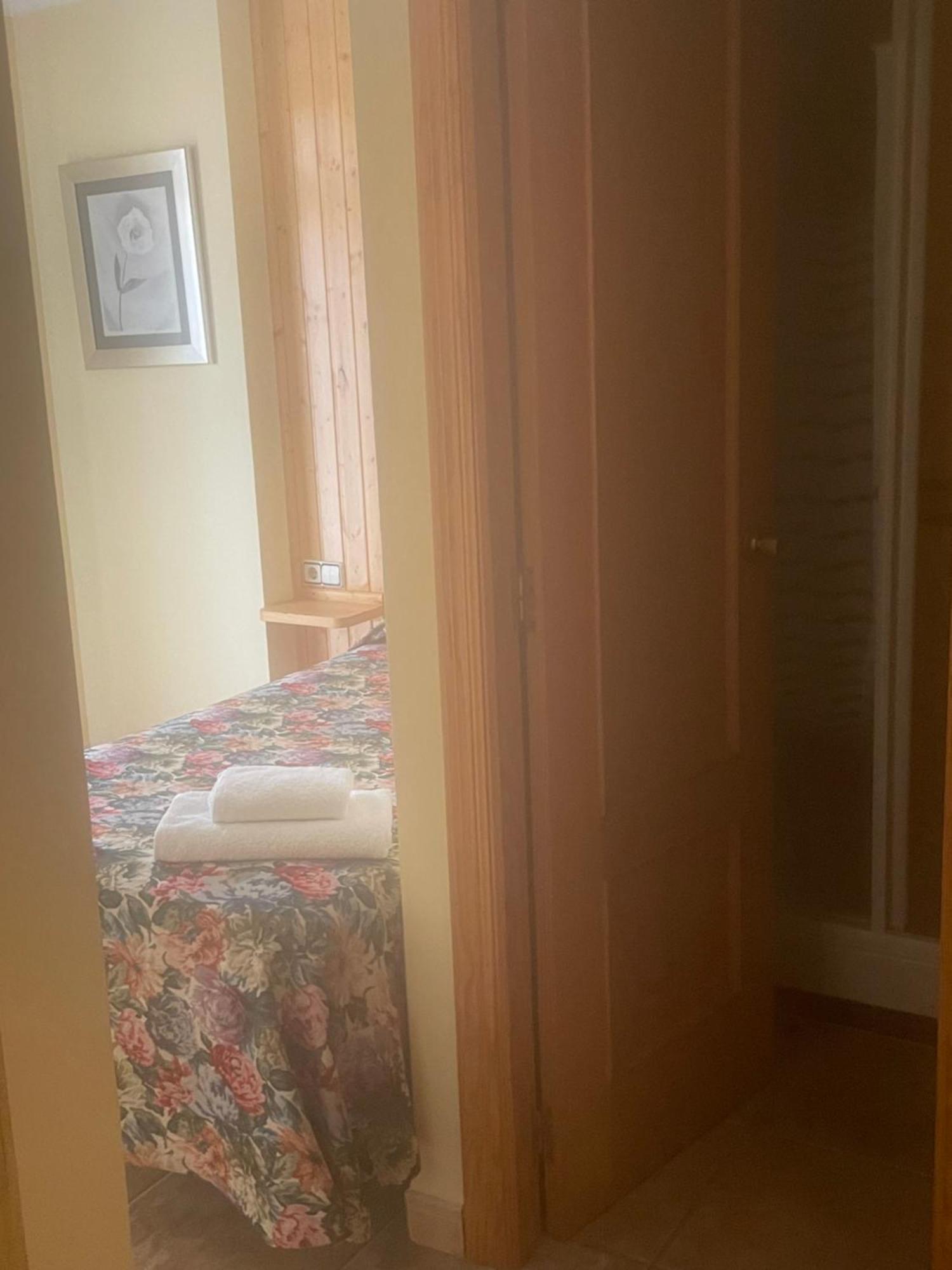 La Posa Hostel Villar del Arzobispo Екстериор снимка