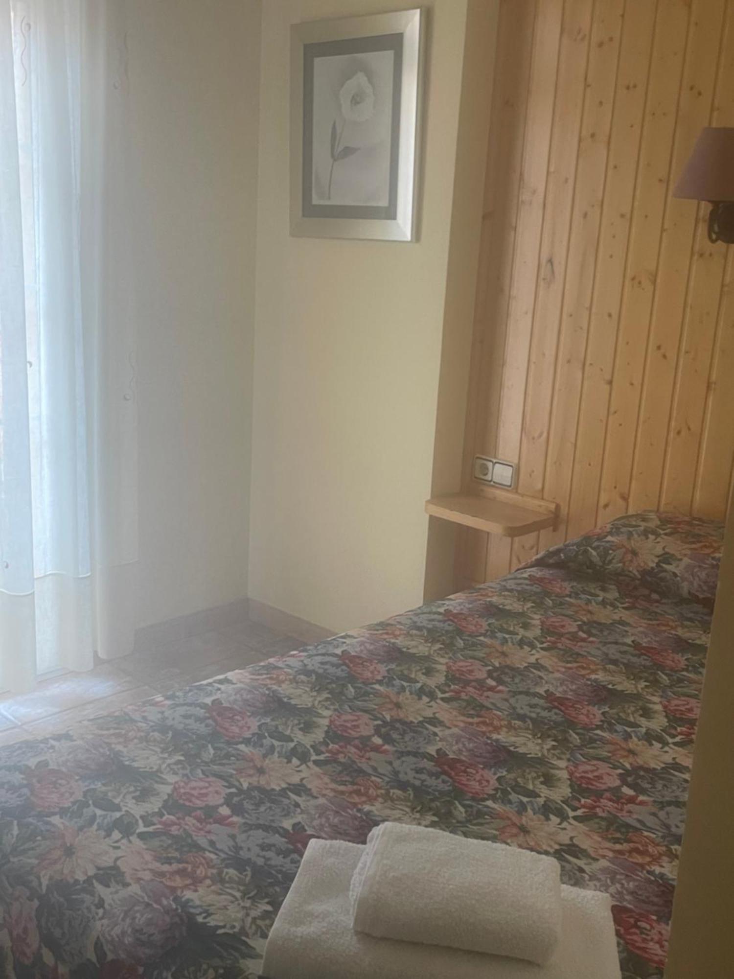 La Posa Hostel Villar del Arzobispo Екстериор снимка